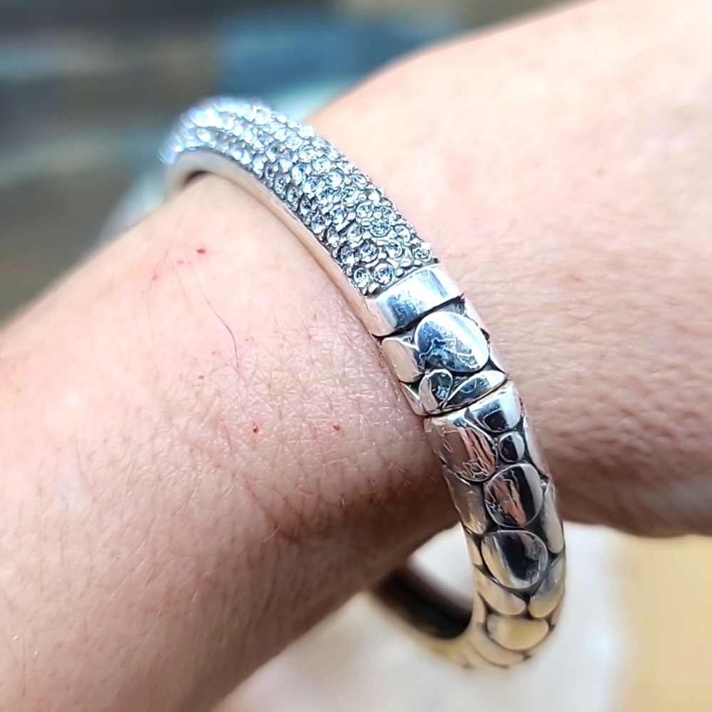 Brighton "PEBBLE ICE" Pave Swarovski Crystal Hinged Bangle on Pebbled Silver! - Picture 9 of 12